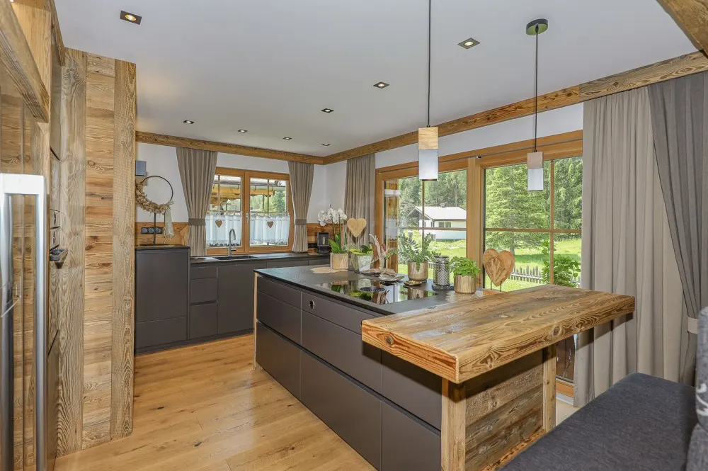 KITZIMMO-Zwei Luxuschalets mit Panoramablick in Top-Ruhelage kaufen - Immobilien Steinberg Tirol.