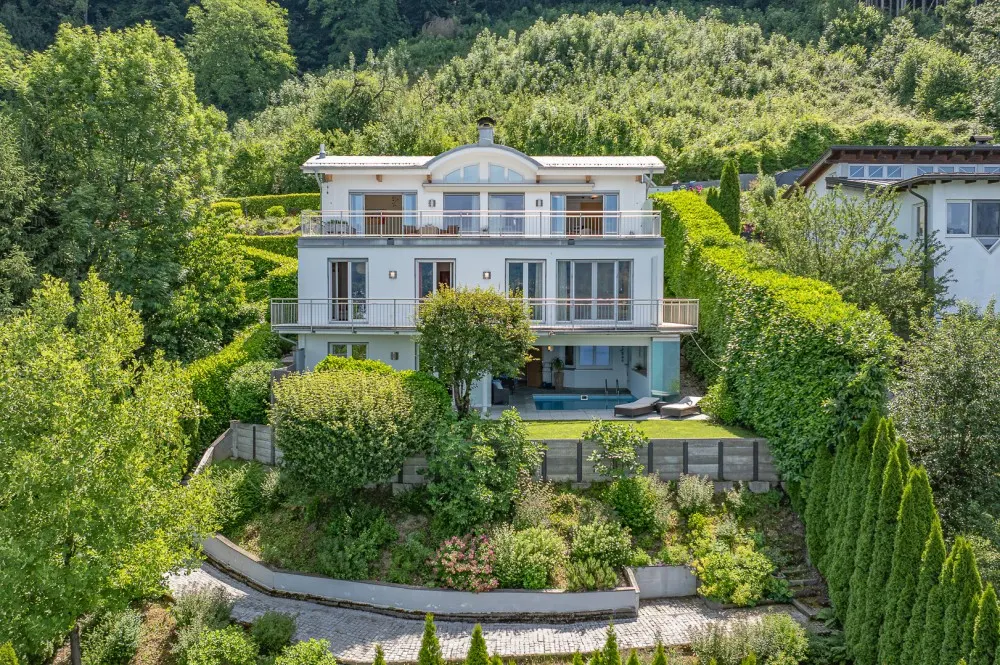 KITZIMMO-Exklusive Villa mit Pool am Traunsee kaufen - Immobilien Gmunden.