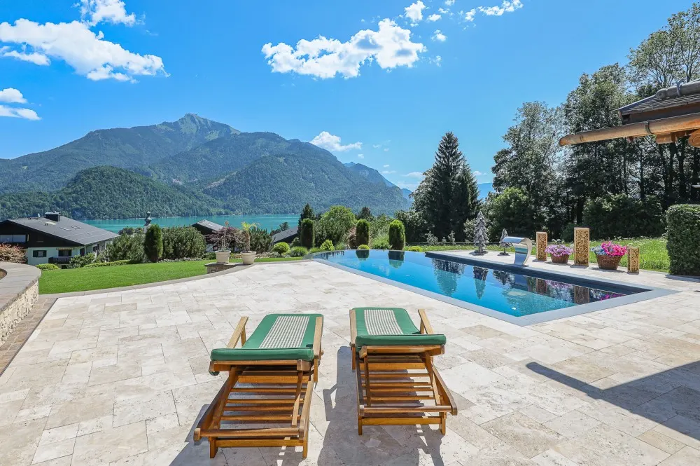 KITZIMMO-Einzigartige Landhausvilla mit Pool und unverbaubarem Seeblick - Immobilien St. Gilgen.