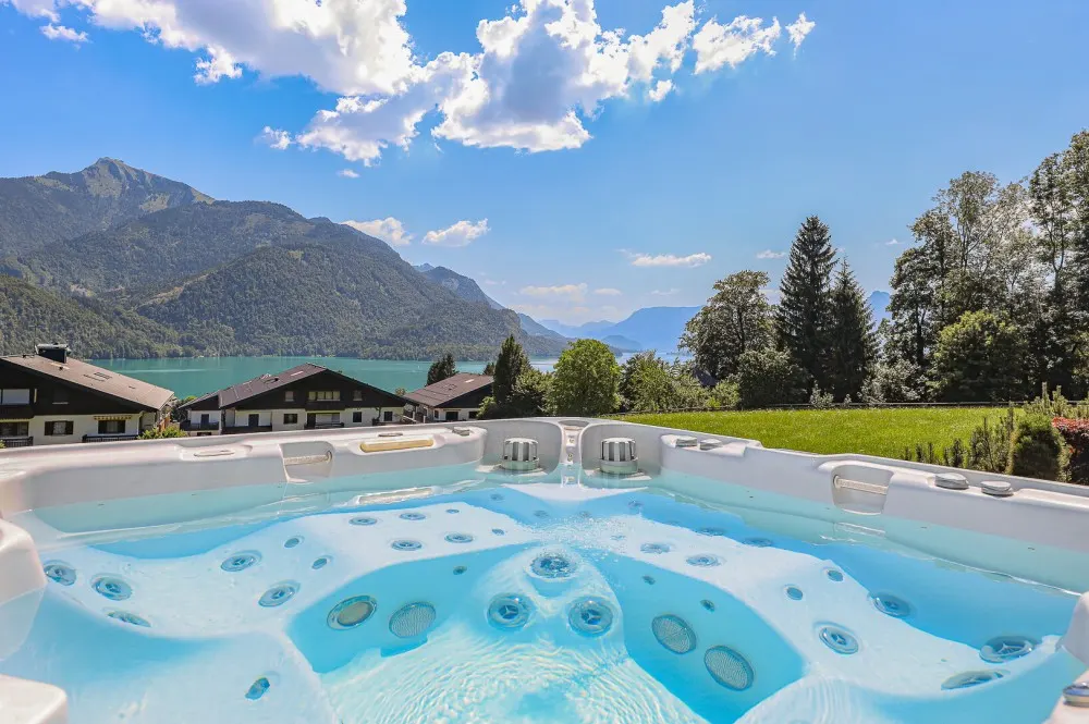 KITZIMMO-Einzigartige Landhausvilla mit Pool und unverbaubarem Seeblick - Immobilien St. Gilgen.