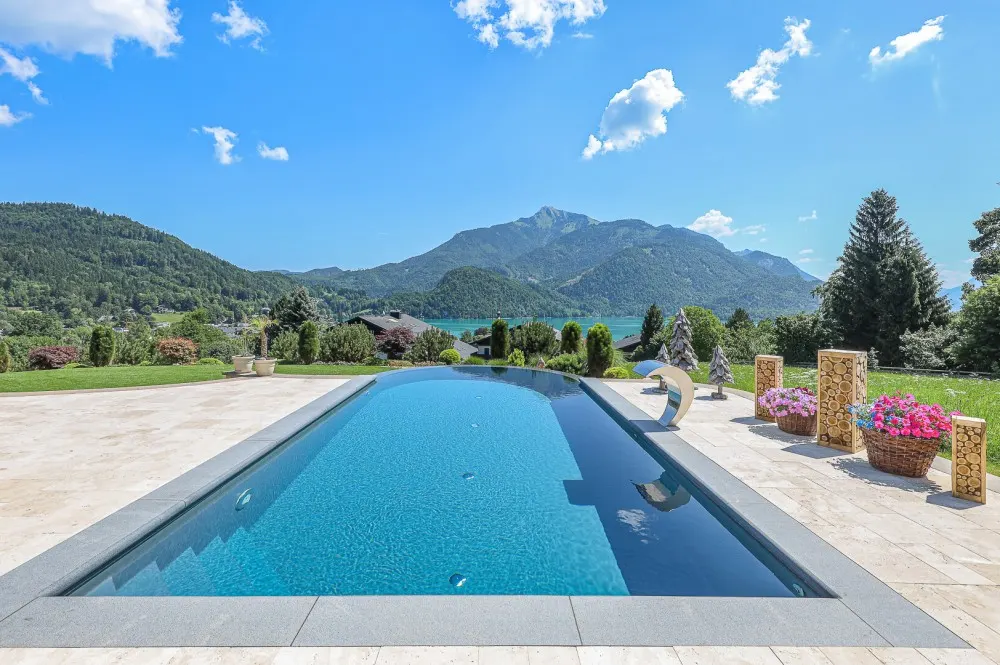KITZIMMO-Einzigartige Landhausvilla mit Pool und unverbaubarem Seeblick - Immobilien St. Gilgen.