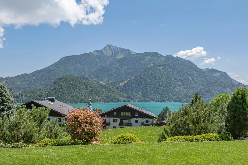 KITZIMMO-Einzigartige Landhausvilla mit Pool und unverbaubarem Seeblick - Immobilien St. Gilgen.