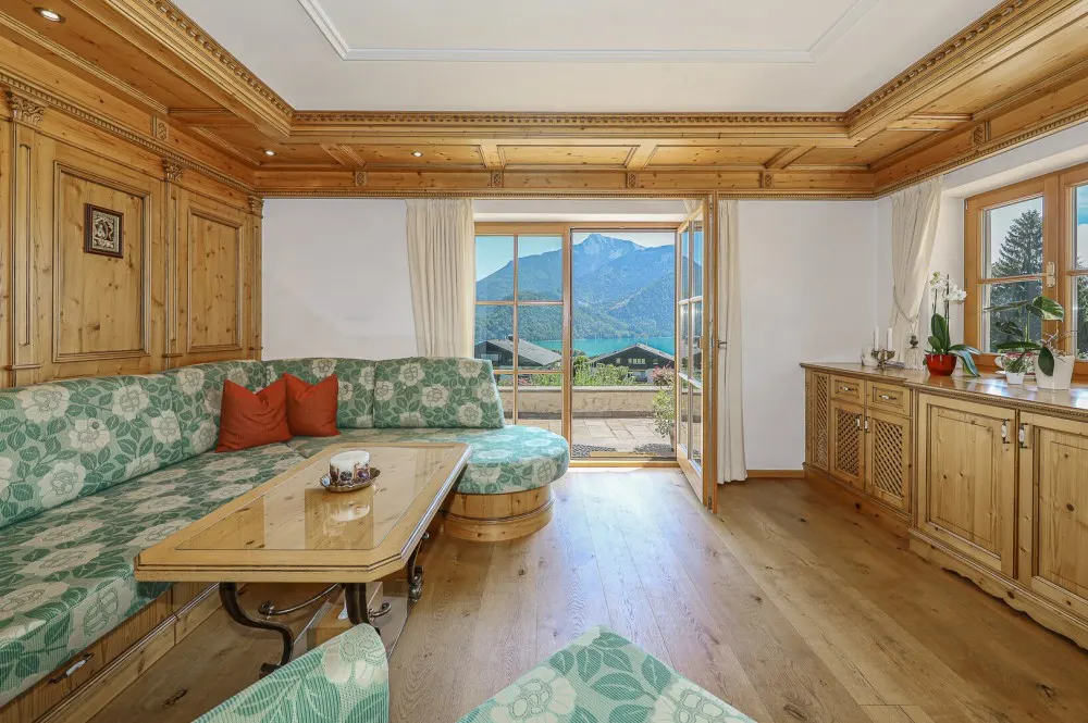 KITZIMMO-Einzigartige Landhausvilla mit Pool und unverbaubarem Seeblick - Immobilien St. Gilgen.