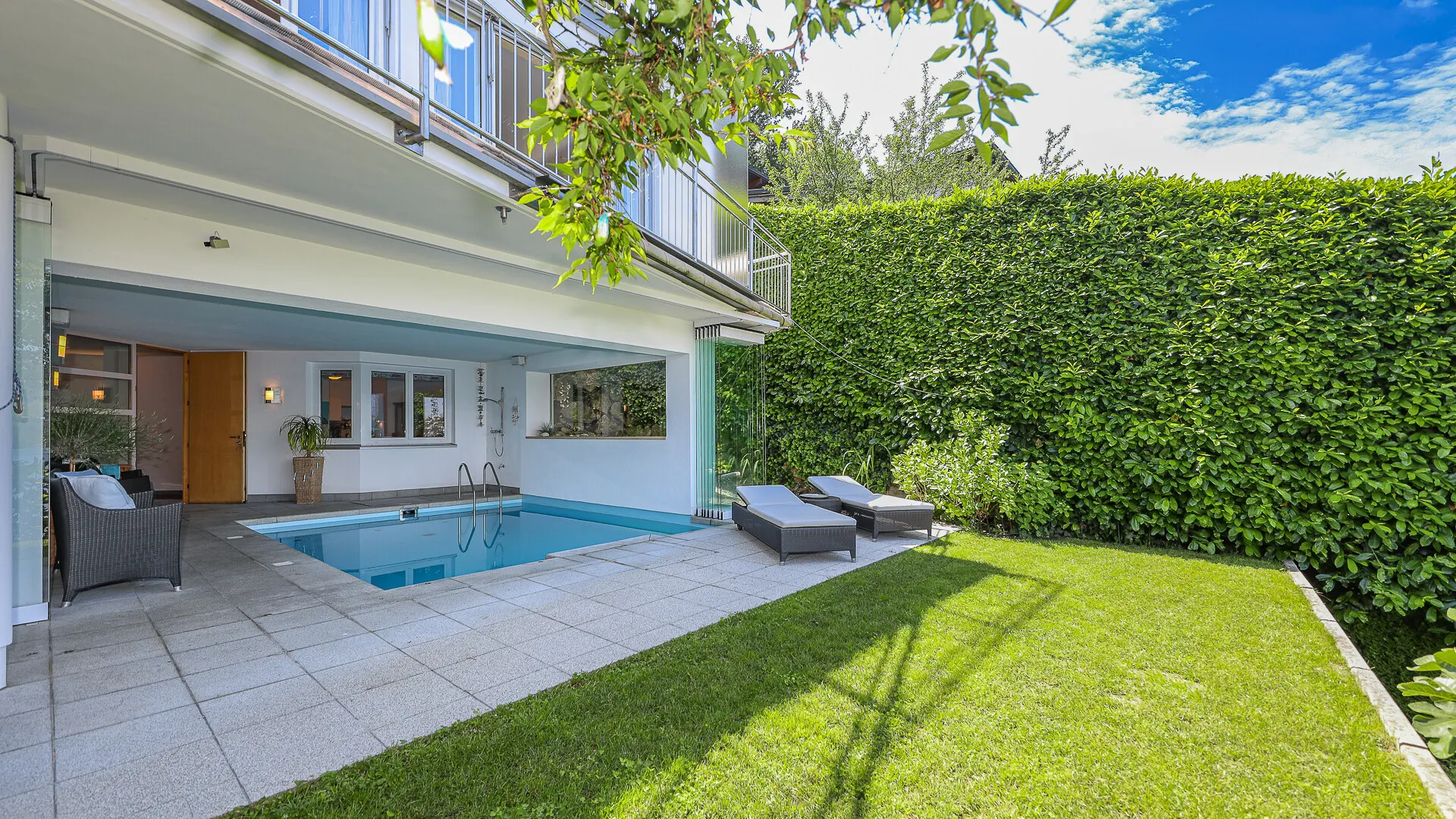 KITZIMMO-Exklusive Villa mit Pool am Traunsee kaufen - Immobilien Gmunden.